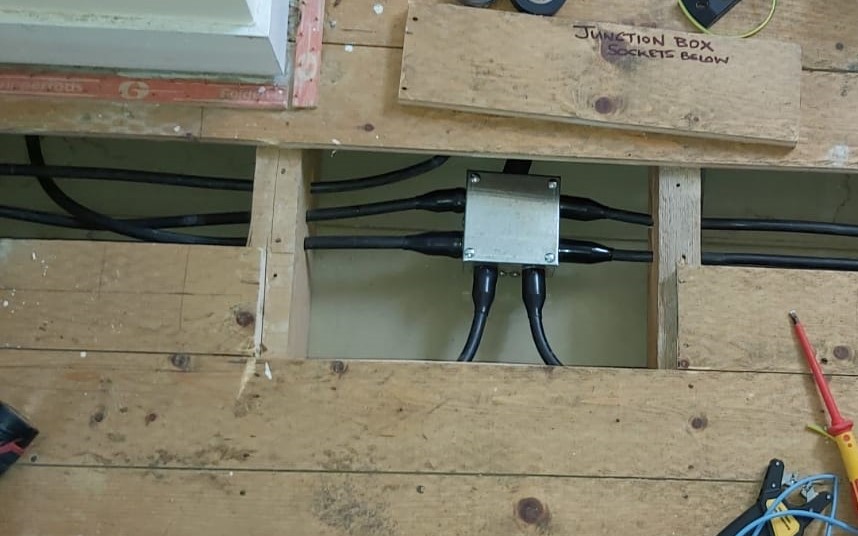 Armoured cable clearance junction box
